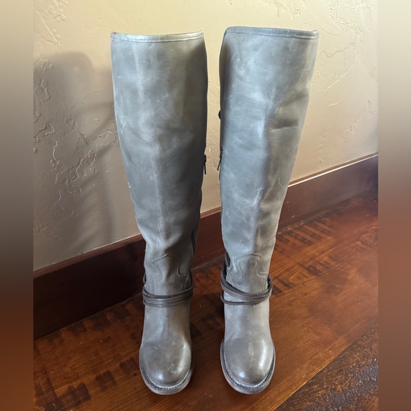 Freebird Coal Boots in Stone size